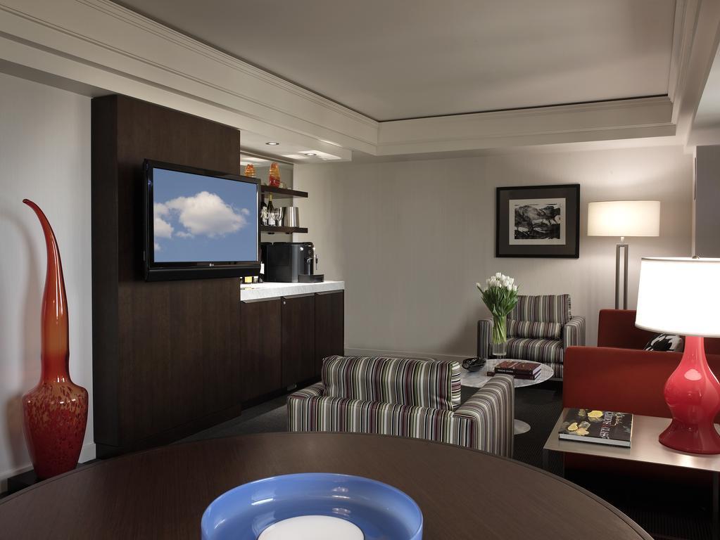 Hotel Murano Tacoma Ngoại thất bức ảnh A suite at the Renaissance Boston Harborview Hotel