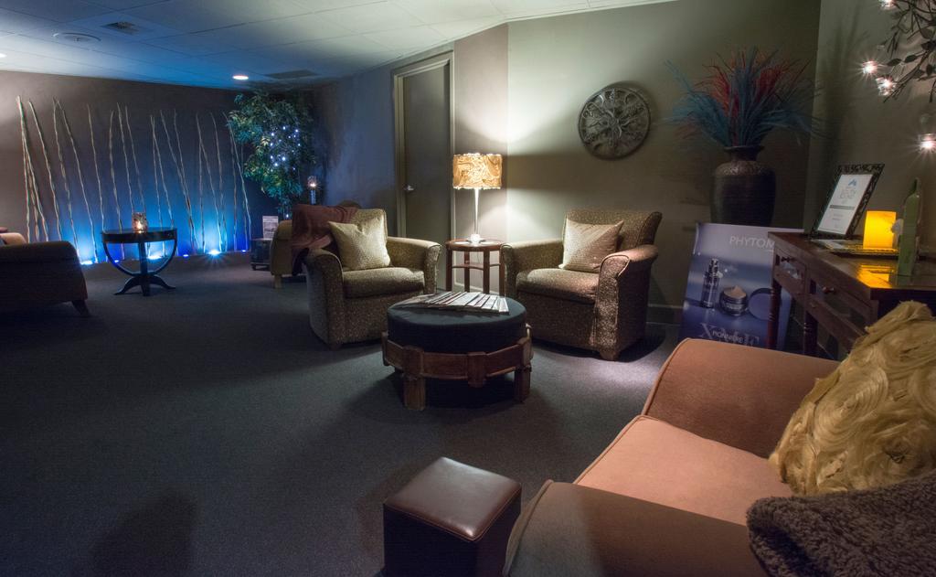Hotel Murano Tacoma Ngoại thất bức ảnh The waiting room at a spa