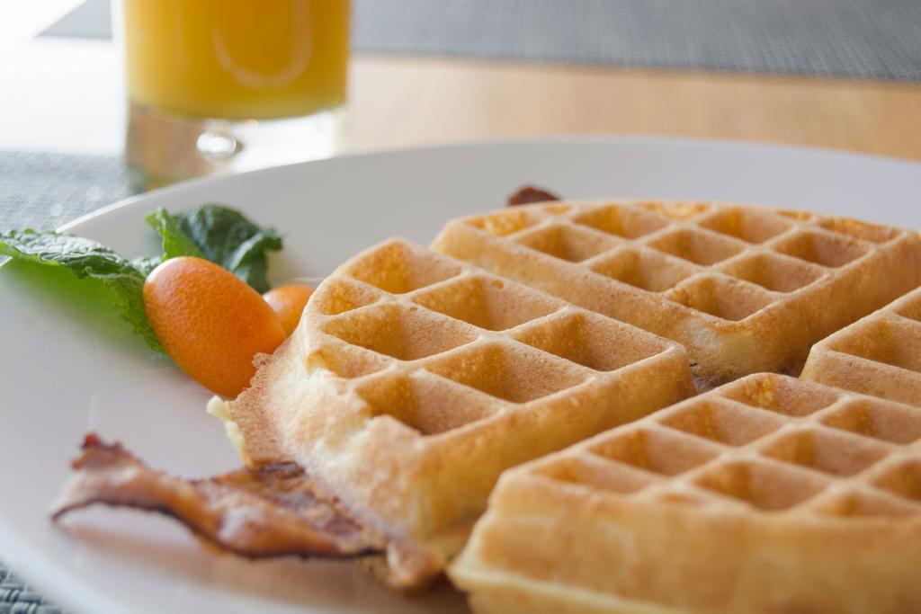 Hotel Murano Tacoma Ngoại thất bức ảnh A Belgian waffle
