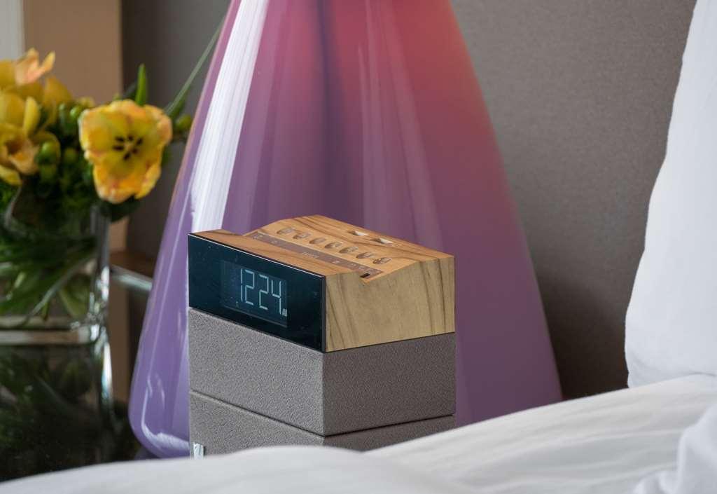 Hotel Murano Tacoma Phòng bức ảnh The new alarm clock